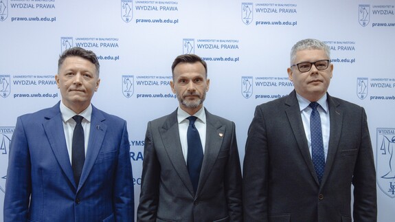 Od lewej prof. dr hab. Mariusz Popławski, Wojewoda Podlaski, dr Jacek Brzozowski, prof. dr hab. Andrzej Sakowicz
